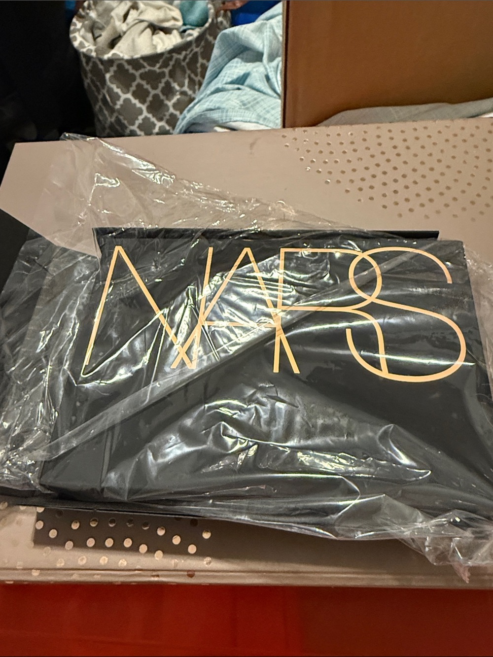 NARS Neutral Eyeshadow Palette — Beige, Brown & Gold Tones - Picture 6 of 6